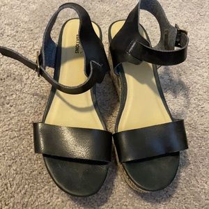 Black wedge shoe
